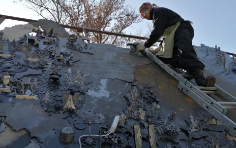 Арт-объекты из Коми появились на огромных солнечных часах в Крыму