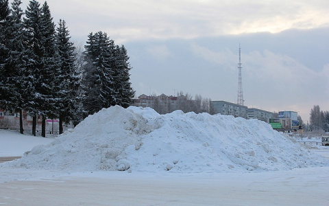 Сыктывкарским организациям пригрозили штрафами за горы снега