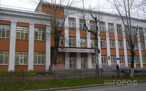 Мальчику зажевало палец в станке: в сыктывкарской школе рассказали, как это случилось