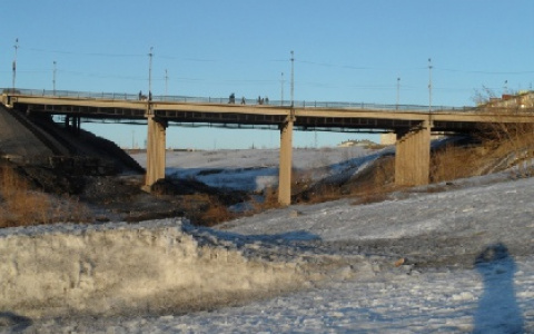 В Коми расследуют гибель студента, который упал с моста