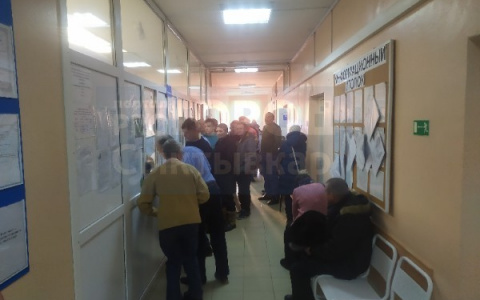 Сыктывкарцы штурмуют наркологию и психдиспансер из-за справок (фото)