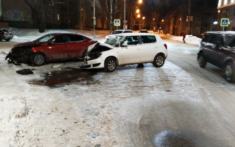 Сыктывкарец с полусотней нарушений устроил аварию на перекрестке