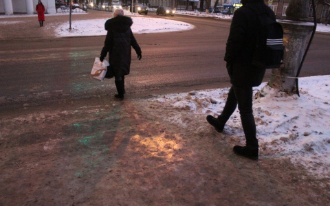 Опасно для жизни: где в Сыктывкаре самые скользкие тротуары
