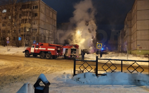 Пожар в сыктывкаре. Пожар в Сыктывкаре сегодня. Сильный пожар в Сыктывкаре. Коми пожар Старовского.