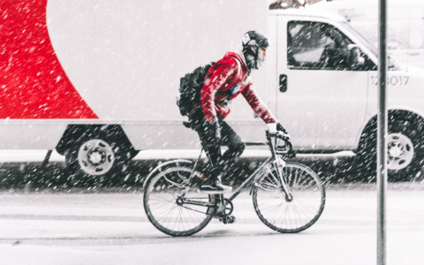 «Схватил меня за пятую точку»: в Сыктывкаре велосипедист трогает девушек за интимные места