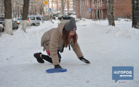 Жителям Коми рассказали, как выжить во время гололеда и ничего не сломать