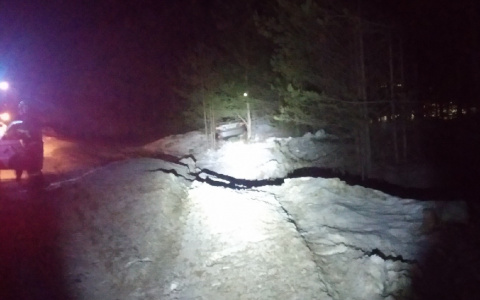 В Сыктывкаре любитель высоких скоростей «припарковался» в кювете