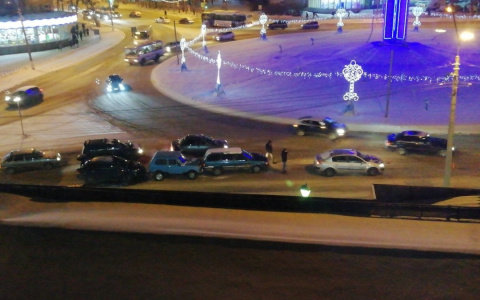 На «кольце» в Сыктывкаре столкнулись сразу четыре легковушки