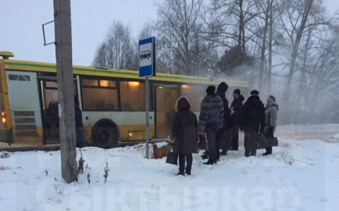 В Сыктывкаре загорелся автобус с пассажирами