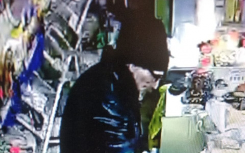 Мужчина порезал ножом продавца овощного магазина в Коми