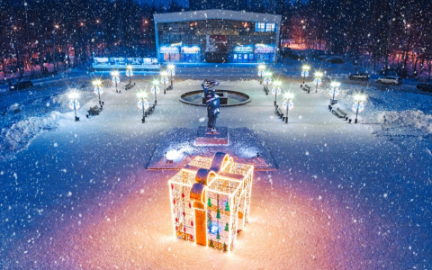 Фото дня: сыктывкарский гигантский подарок с высоты птичьего полета