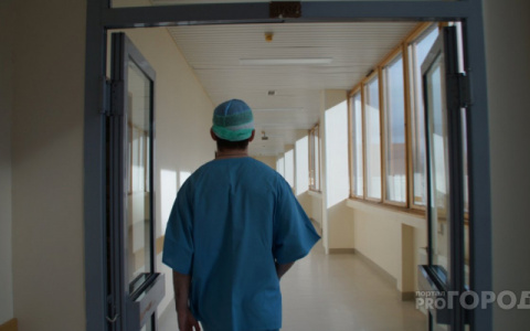 Девушку, которую зверски изрезали ножом в Коми, доставили в Сыктывкар