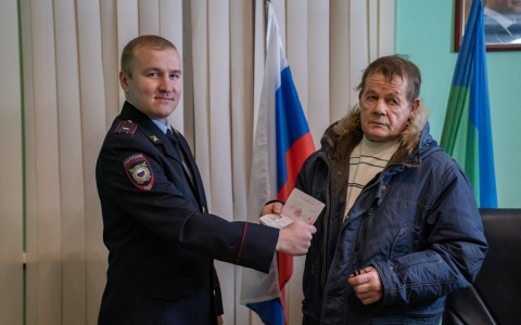 Новогоднее чудо: жителю Коми, который 30 лет жил без паспорта, восстановили документы