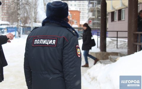 Полицейские нашли сыктывкарку, которая оставила младенца в коляске возле бара