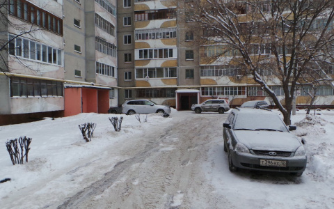 В России запретили парковать во дворах такси и грузовики