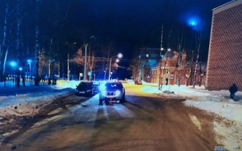 В Сыктывкаре девочка-подросток  переходила дорогу и попала под колеса авто