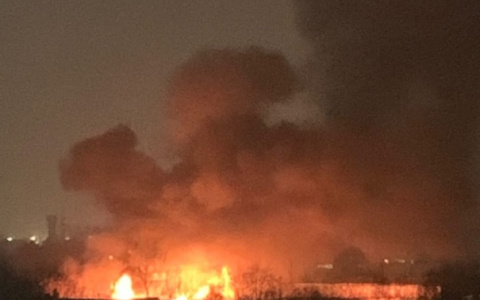 В полночь в Сыктывкаре произошел мощный пожар (видео)