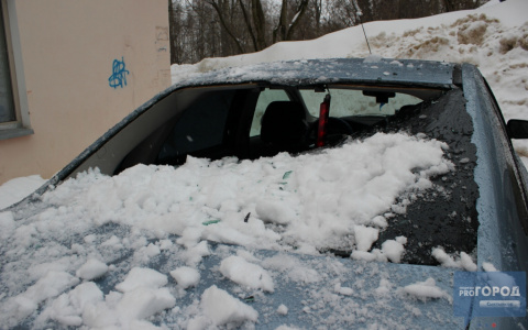 Сыктывкарцам рассказали, как спастись от смертоносных сосулек и снежных глыб