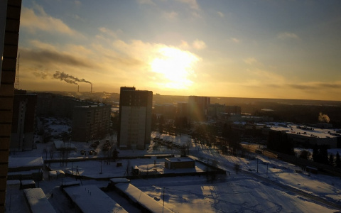 Фото дня в Сыктывкаре: ослепительный рассвет над утренним городом