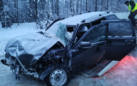 На трассе в Коми столкнулись «Шкода» и «Лада», пострадали пять человек