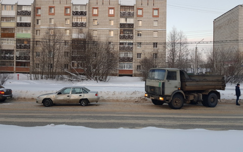 В Сыктывкаре водитель МАЗа пошел на таран легковушки