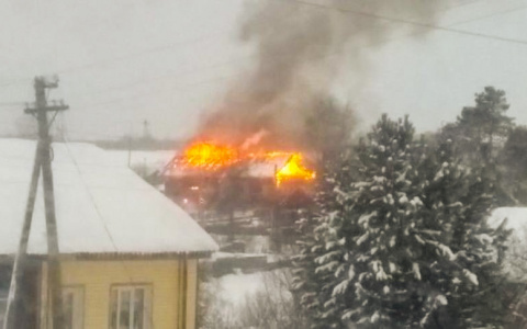В Коми сгорел жилой дом: на улице остались дети и пенсионеры