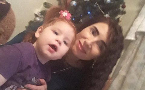 «Вся наша жизнь - это борьба»: сыктывкарка собирает деньги, чтобы спасти дочь от страшной болезни