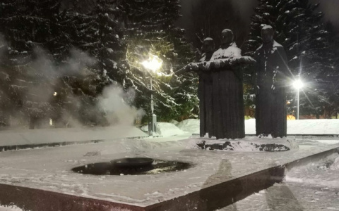 Газовики рассказали, почему мог погаснуть Вечный огонь в Сыктывкаре