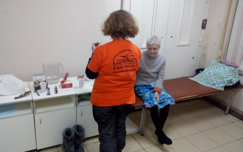 Волонтеры рассказали, как помогли бабушке с деменцией добраться до дома в Сыктывкаре