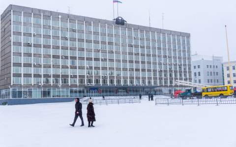 В Сыктывкаре треснуло здание на главной площади города