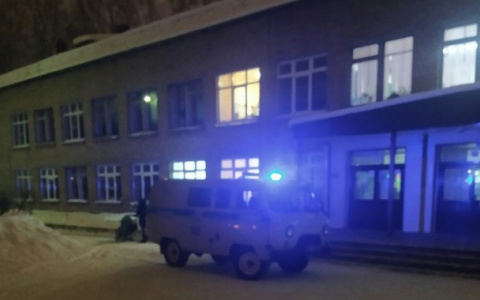 В Сыктывкаре школьник угрожал расправой директору