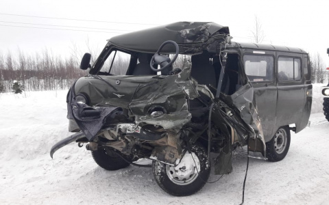 В Коми КамАЗ смял «буханку», которая выскочила на встречку