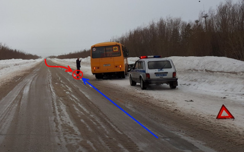 В Коми «Хендэ» протаранила школьный автобус