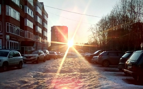 Фото дня в Сыктывкаре: ослепительный свет солнца и позолота на снегу