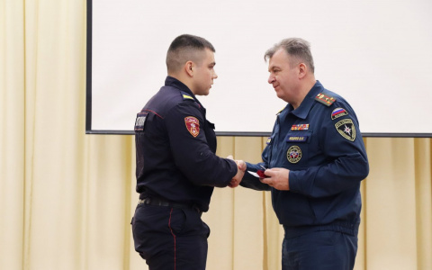 Росгвардейца, который летом 2019-го спас в Сыктывкаре тонущую девушку, наградили