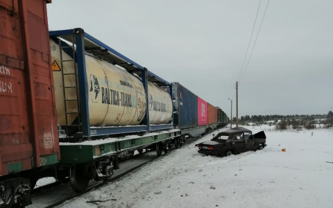 Житель Коми, машину которого переехал поезд, не имел водительских прав