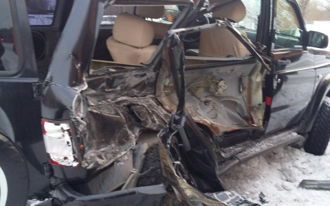 В Коми УАЗ пытался уйти от столкновения и влетел в «Урал»