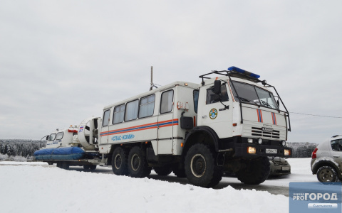 В Сыктывкаре мужчина забаррикадировался от медиков в собственной квартире