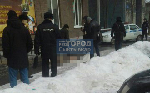 Сыктывкарцы: «Из окна многоэтажки выпал мужчина»