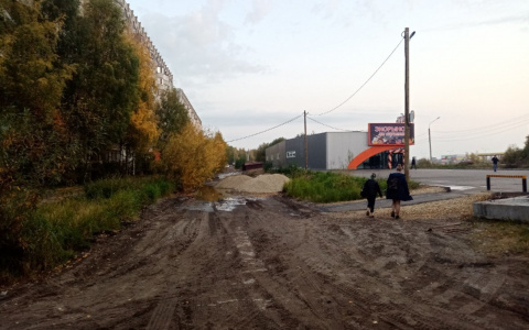 Разбитую дорогу-дублера Октябрьского проспекта в Сыктывкаре передали «Дорожному хозяйству»