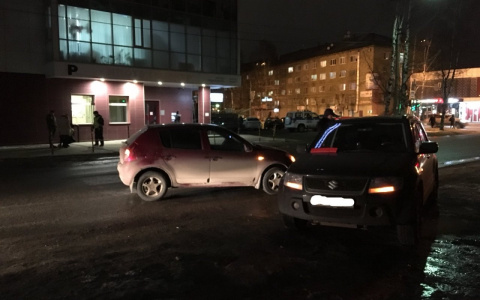 В Сыктывкаре столкнулись «Рено» и «Сузуки», пострадал пятилетний мальчик