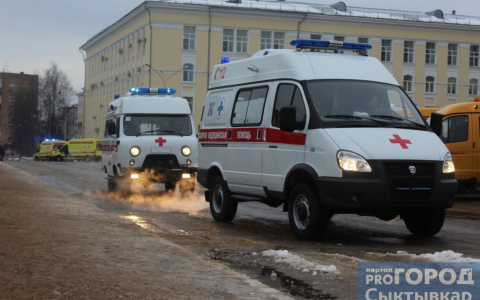 «Иногда думаешь, что это война»: сыктывкарский врач скорой о работе во время пандемии коронавируса