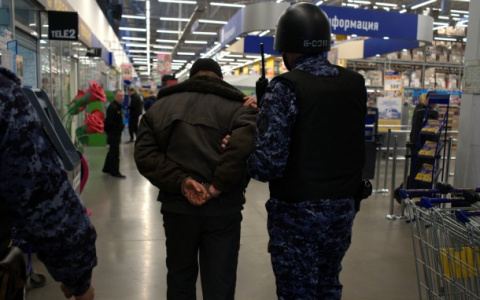 В Сыктывкаре задержали парня, который украл 7 килограммов сыра