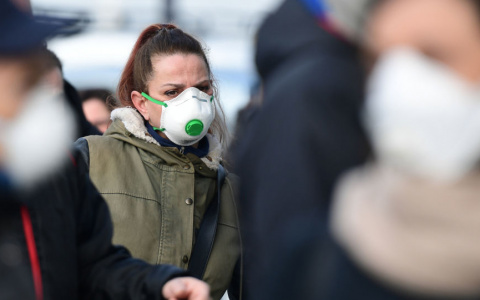 В МЧС посоветовали россиянам отказаться от масок на улице