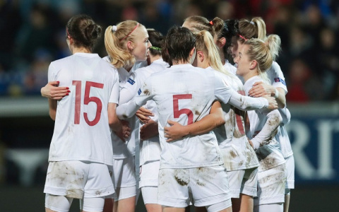 Евро-2021 среди женщин проведут летом 2022 года