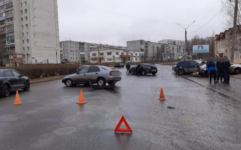 В Сыктывкаре произошло ДТП с участием пяти машин