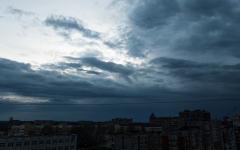 Фото дня: пугающие и завораживающие тучи над Сыктывкаром