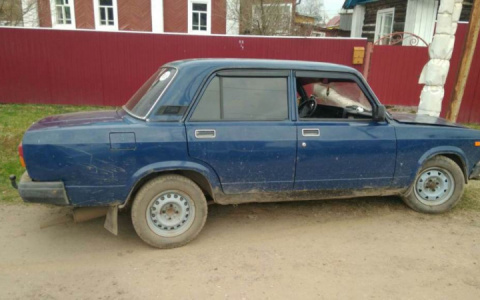 В Сыктывкаре школьник угнал «Жигули» и врезался в столб