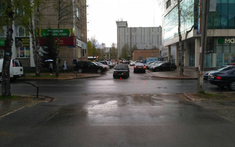 В Сыктывкаре под машину угодил 12-летний велосипедист