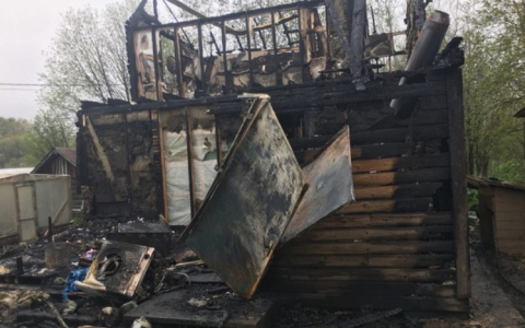 Сыктывкарская семья, которая осталась на улице после пожара, просит о помощи